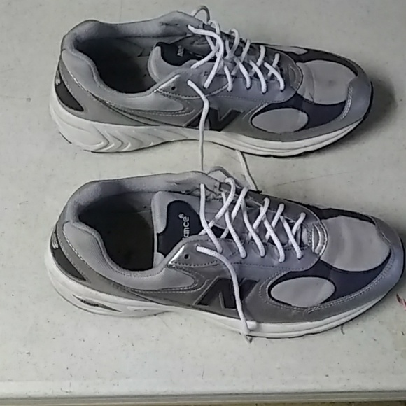 Use sneakers - Picture 2 of 3